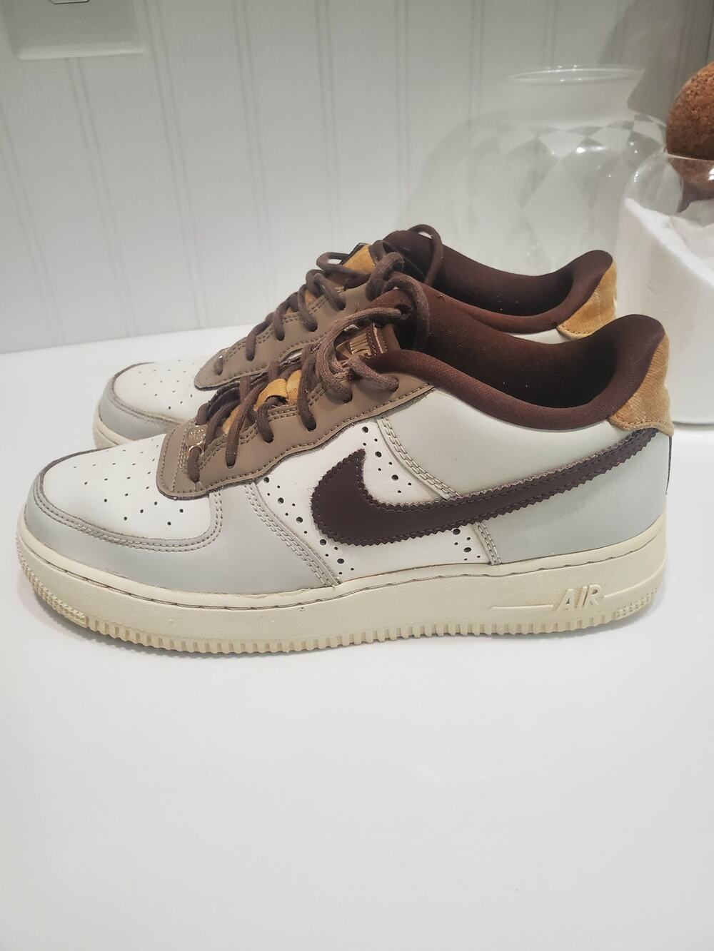 Nike Air Force 1 Sneakers size 6.5 Youth pls read